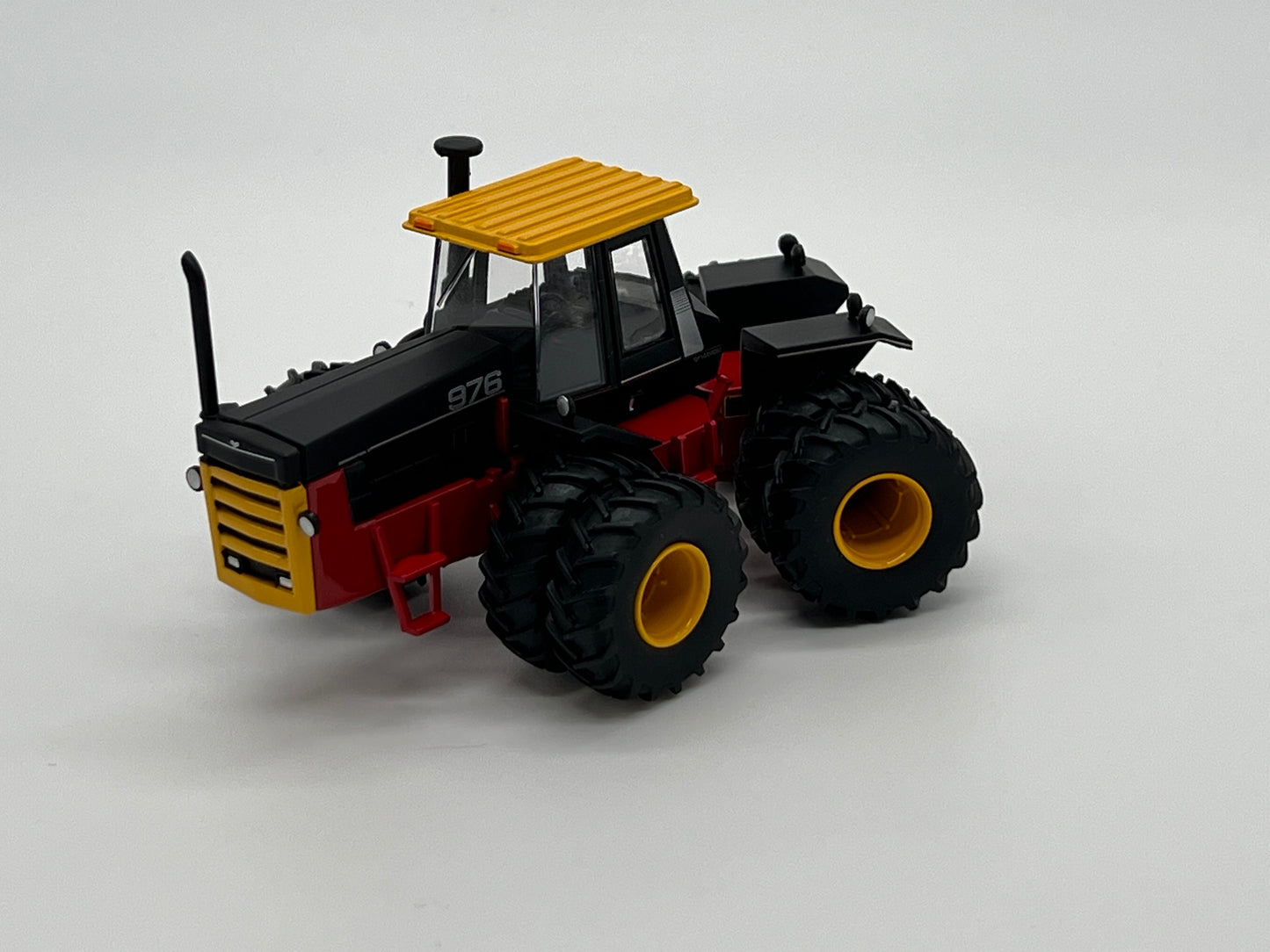 Versatile 976 with 24.5x32 duals