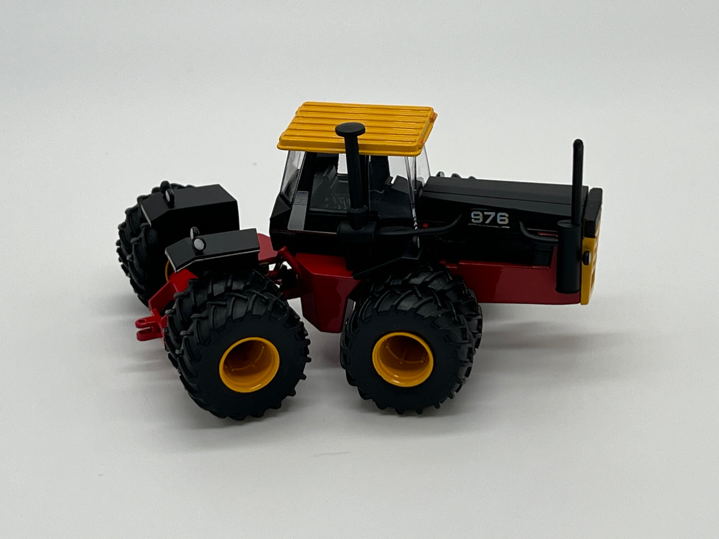 Versatile 976 with 24.5x32 duals