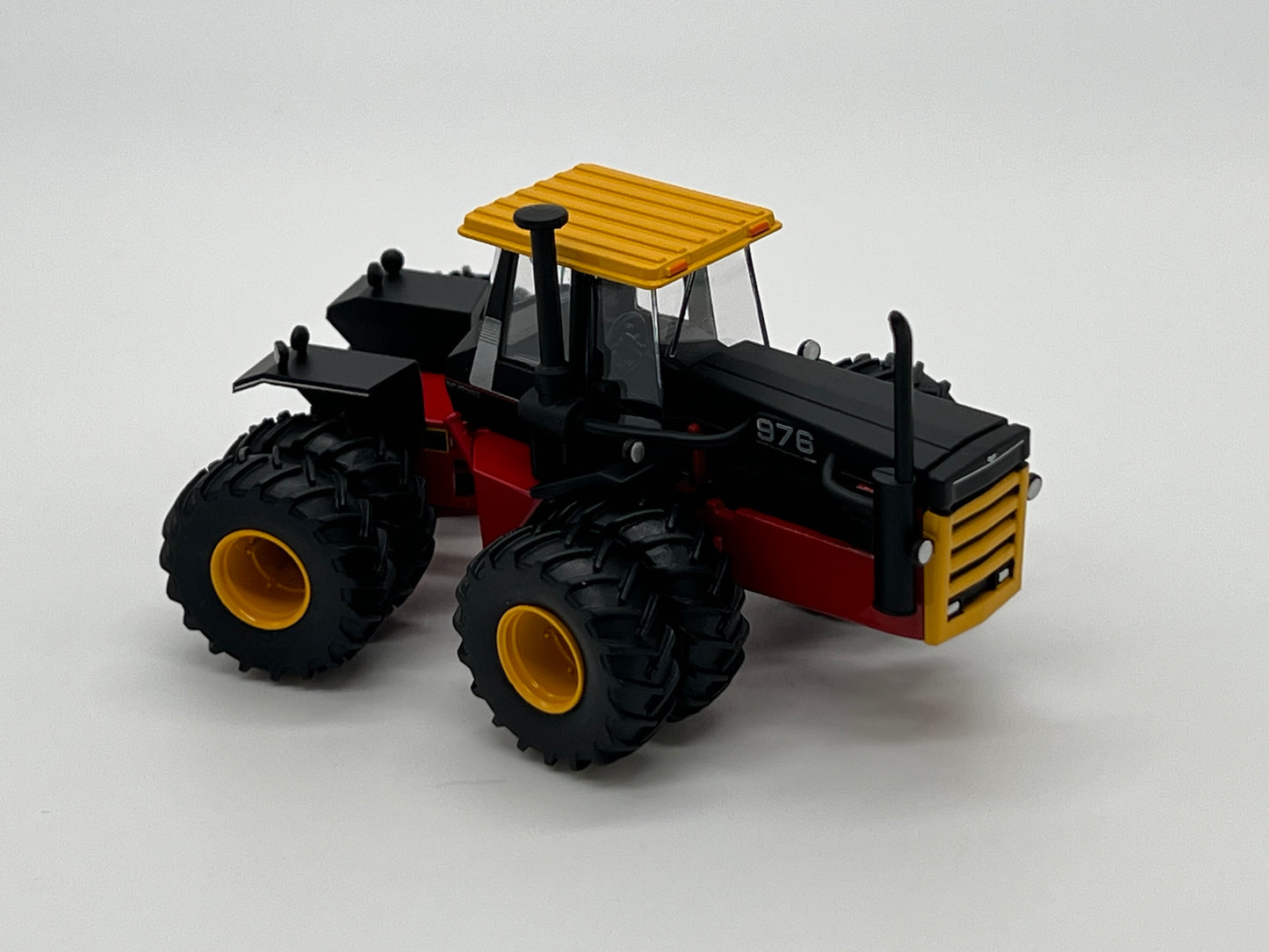 Versatile 976 with 24.5x32 duals