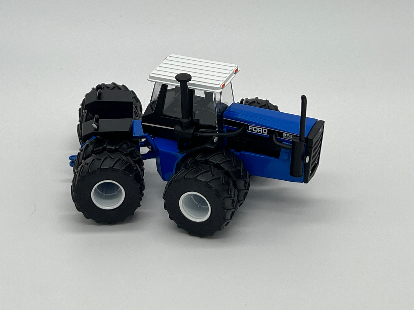 Ford Versatile 976 with 30.5 Duals
