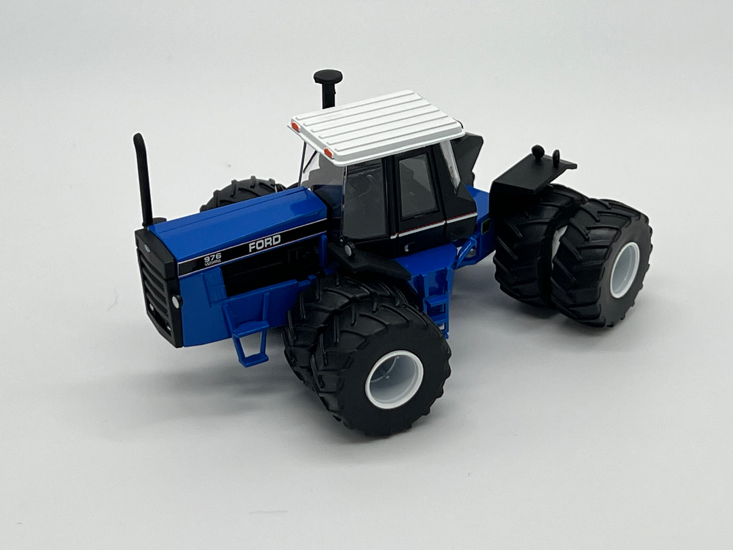 Ford Versatile 976 with 30.5 Duals