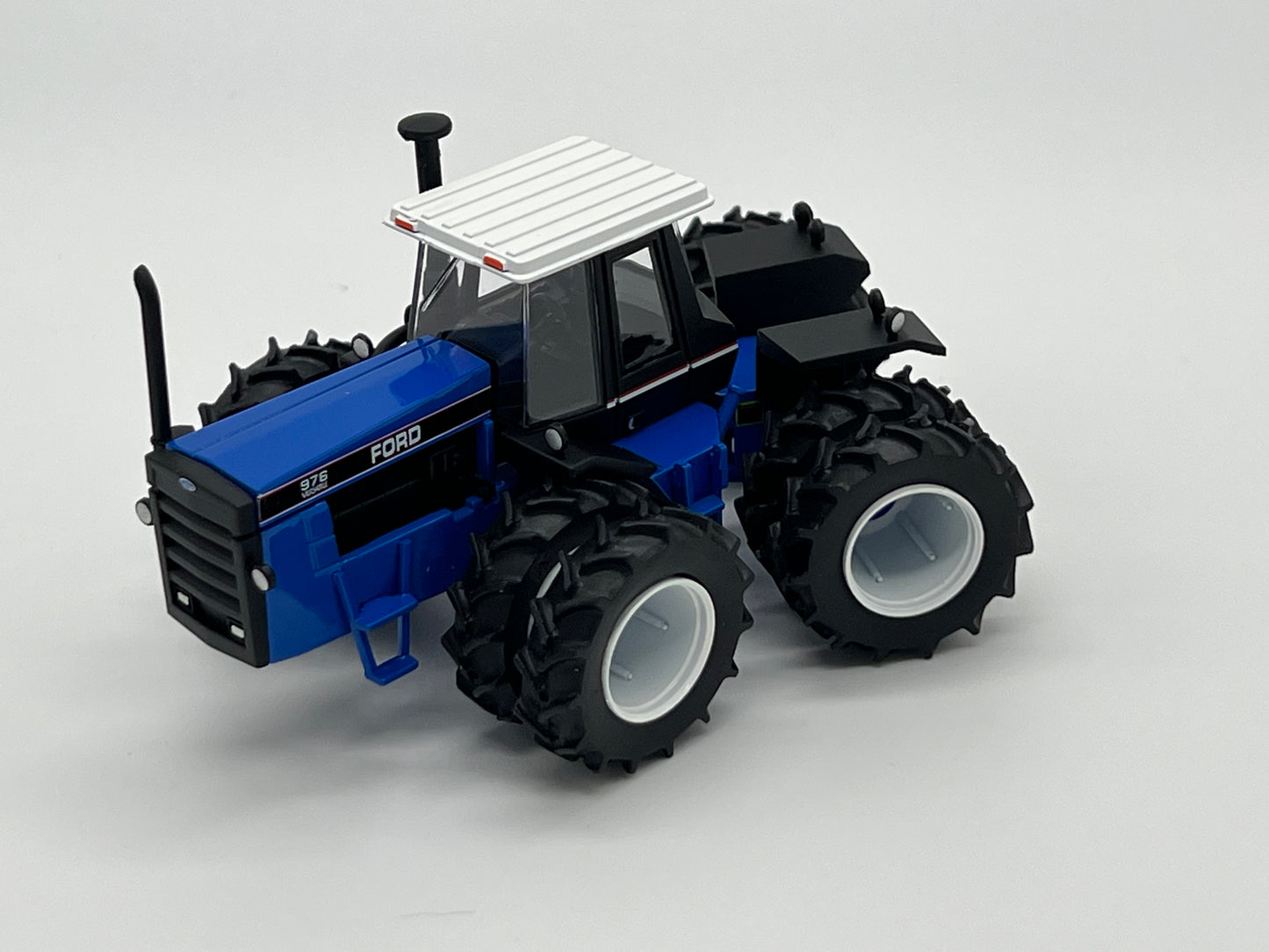 Ford Versatile 976 with 20.8x42 Rice and Cane tires