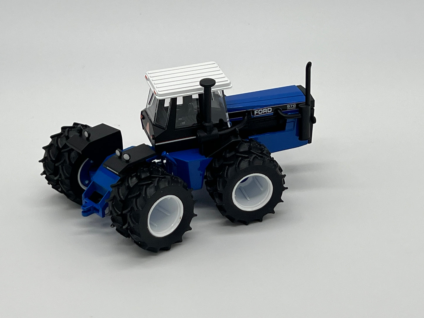 Ford Versatile 976 with 20.8x42 Rice and Cane tires