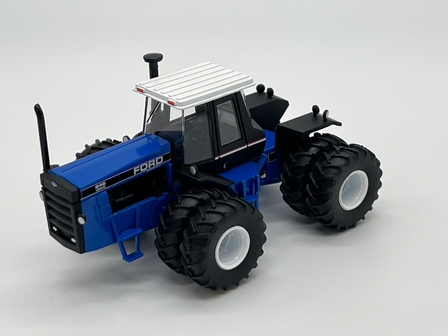 Ford Versatile 846 with 24.5x32 duals