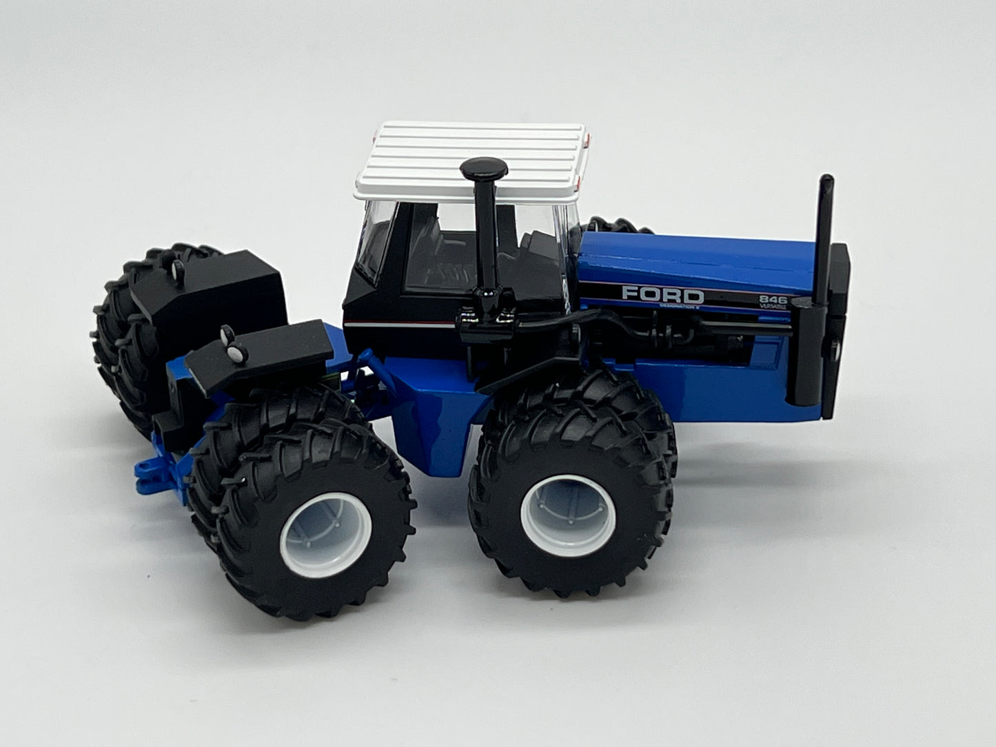 Ford Versatile 846 with 24.5x32 duals