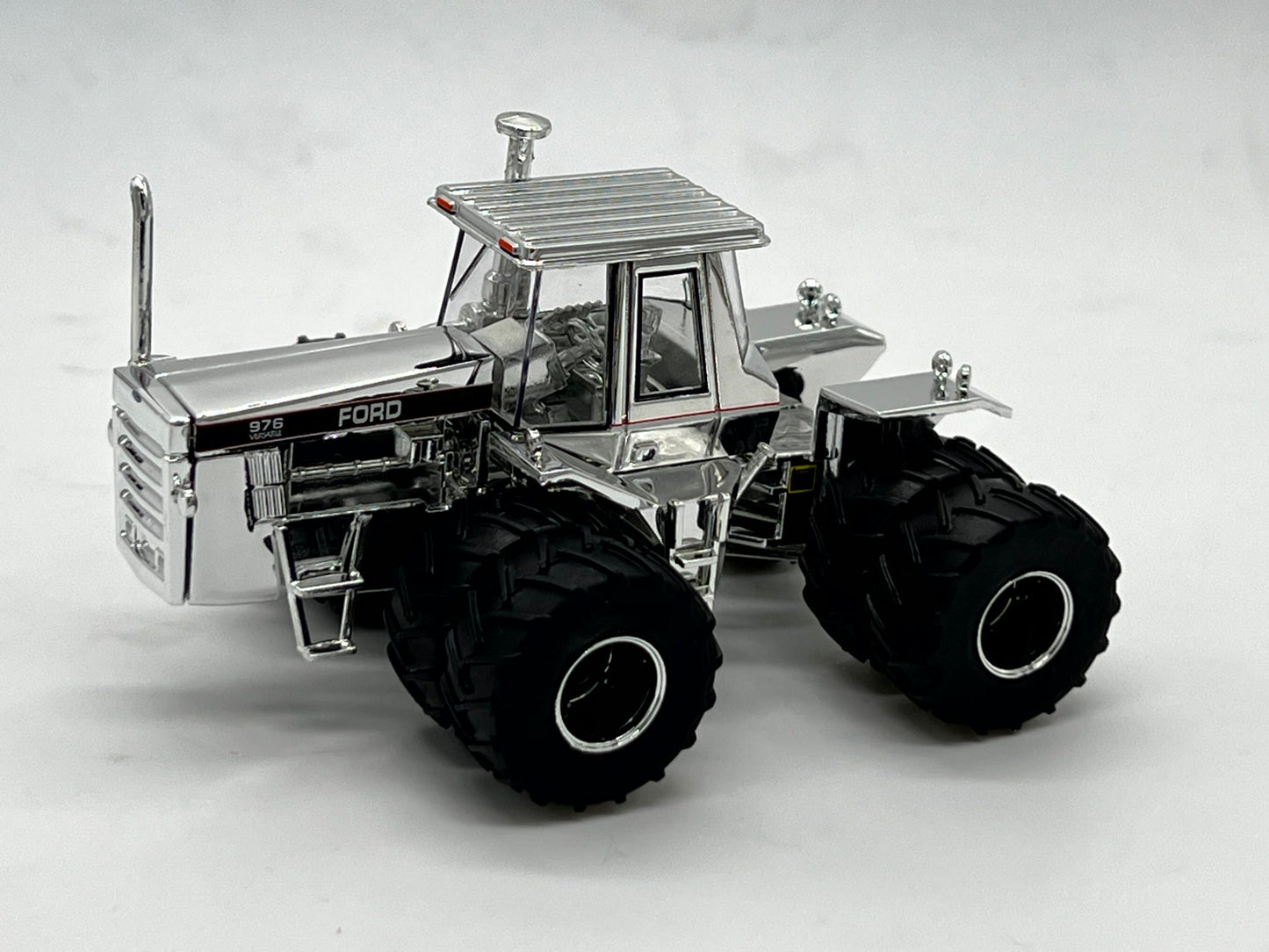 Chrome Ford 976 30.5 duals Tires
