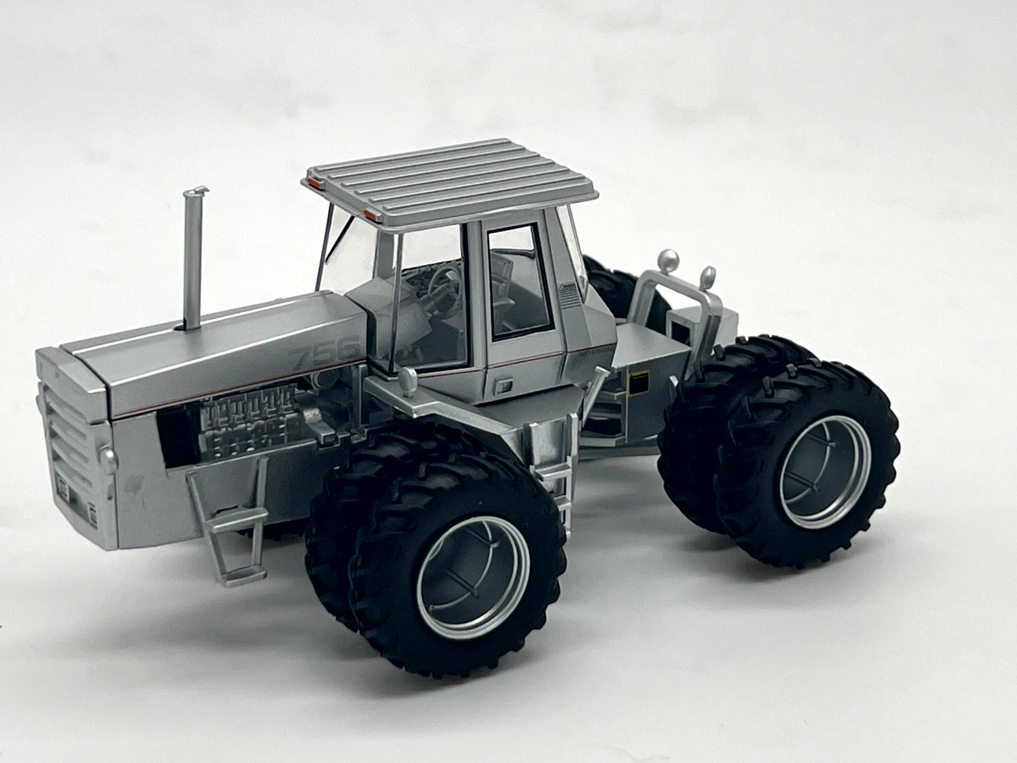 Silver Versatile 756
