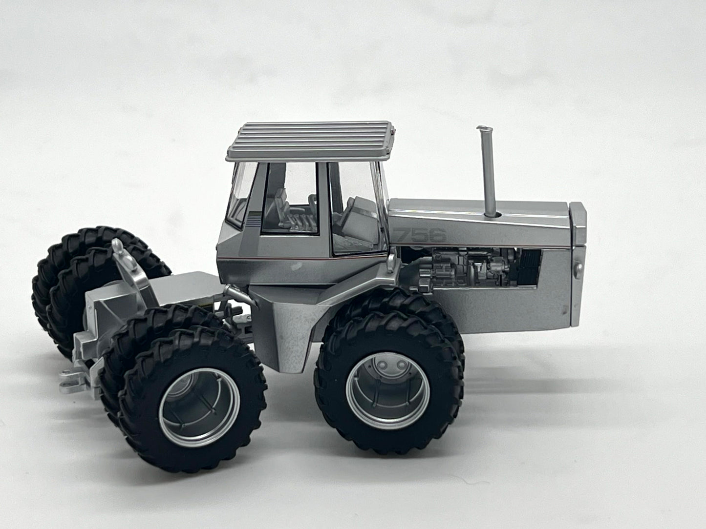 Silver Versatile 756