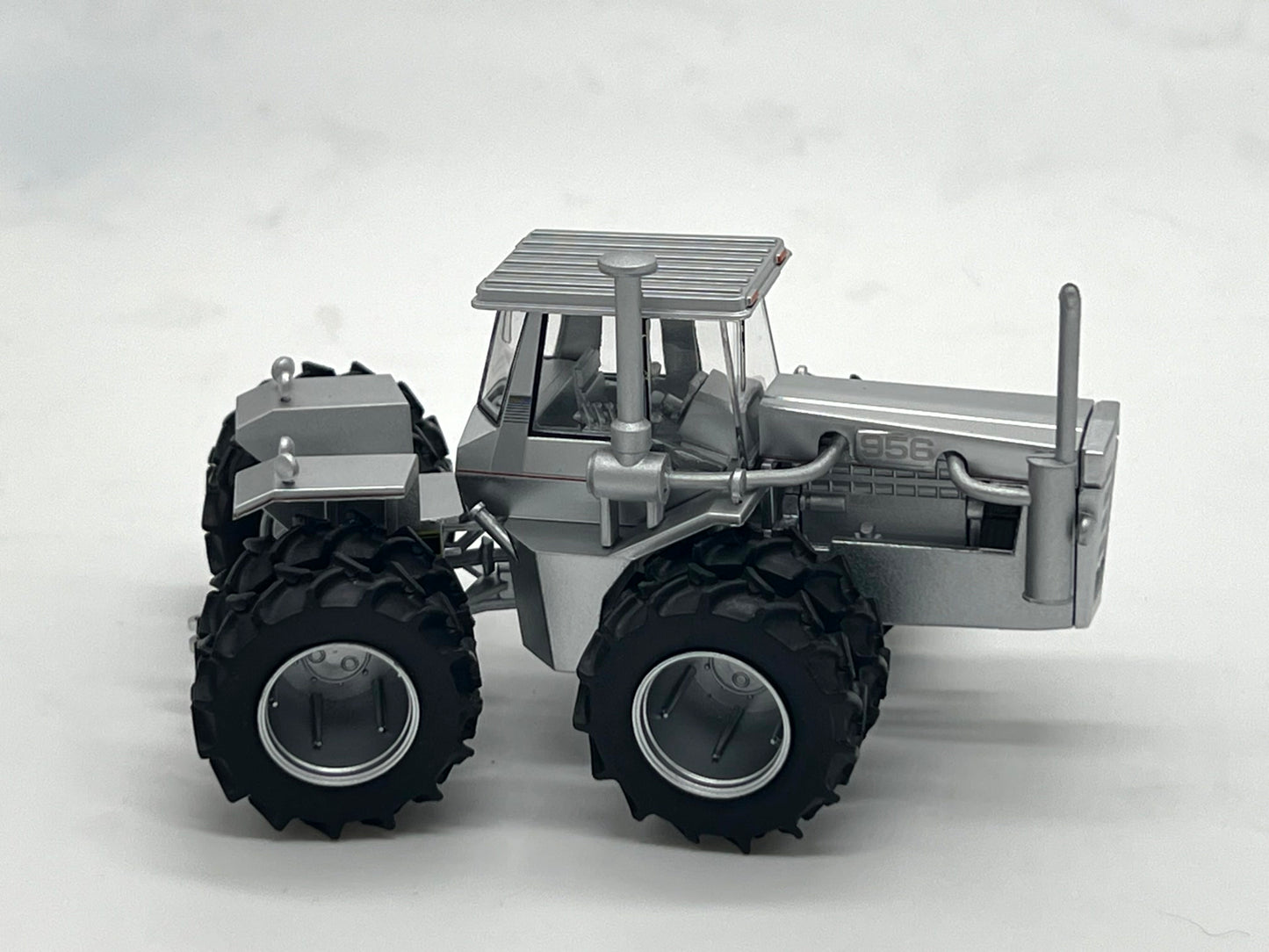 Silver Versatile 956